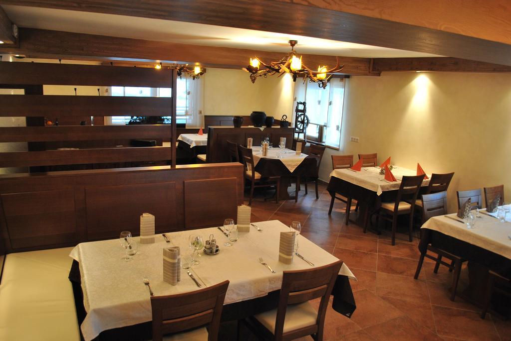 Pri Vidrgarju Hotel Vace Ngoại thất bức ảnh